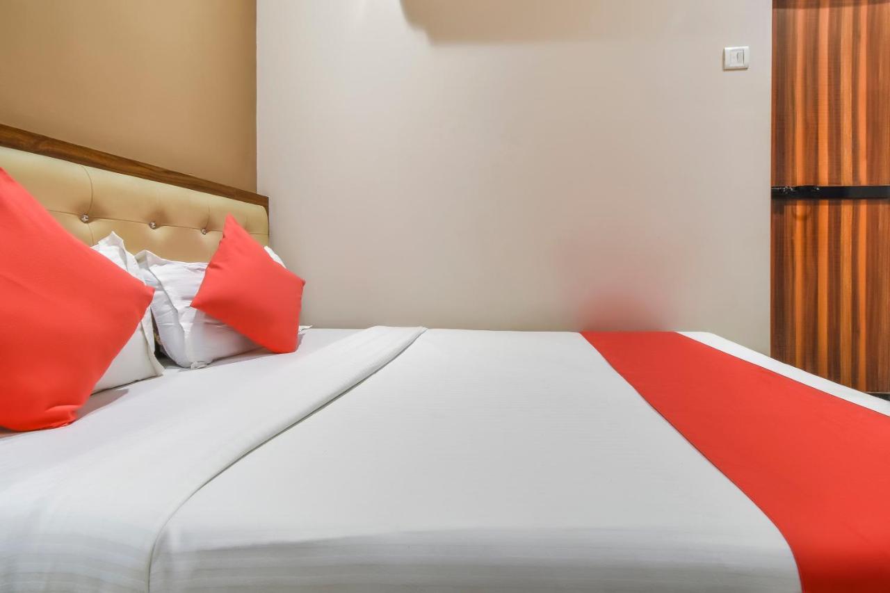 Oyo 69377 Hotel Ruby Мумбаи Экстерьер фото