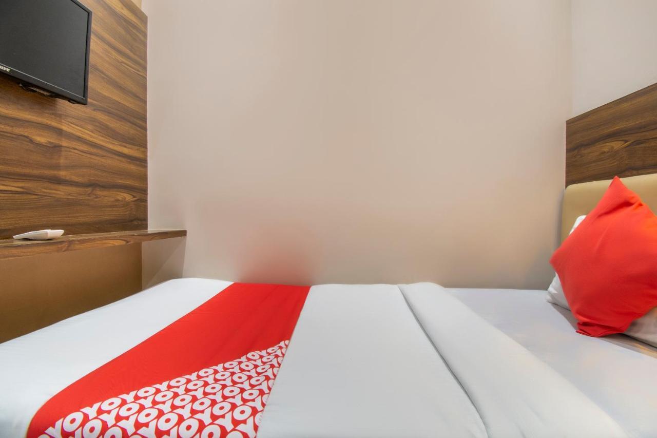 Oyo 69377 Hotel Ruby Мумбаи Экстерьер фото